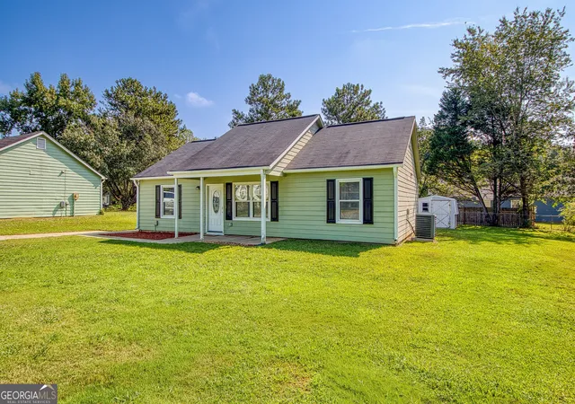 Photo 3 of Single family home for sale at 32 Oak St, Newnan, GA 30263 | MLS# 10833997 | Listing updated on 2026-09-10