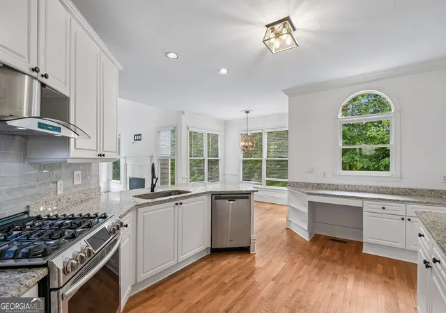 2nd image of 905 Yosemite Dr, Suwanee, GA 30024 | MLS# 10831722