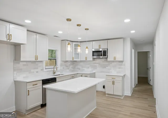3rd image of 2950 Concord Dr, Decatur, GA 30033 | MLS# 10811302