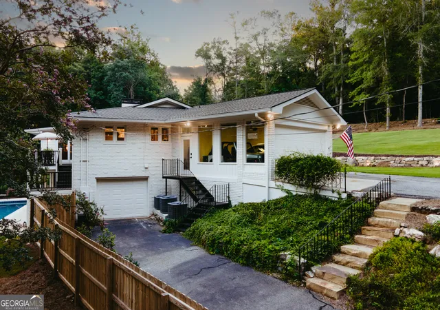 Photo 3 of Sale Pending at 199 Tanglewood Dr, Athens, GA 30606 | MLS# 10706985 | Listing updated on 2026-04-24