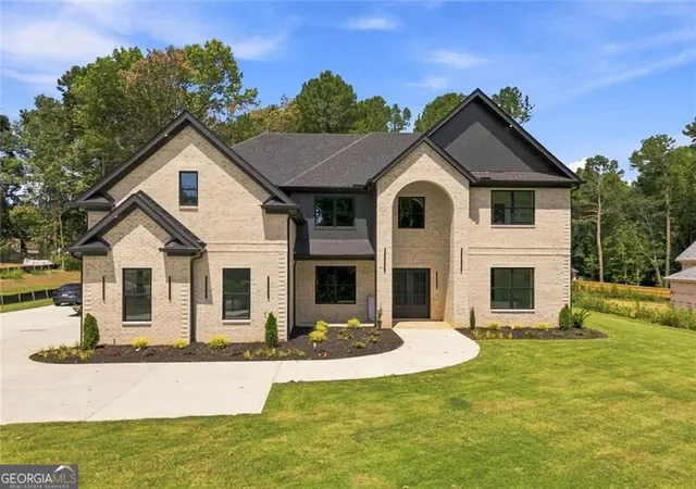 Photo 1 of Mansion for sale at 2895 Briscoe Rd, Loganville, GA 30052 | MLS# 10834247 | Listing updated on 2026-09-10