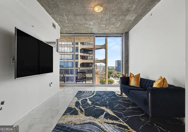 1st image of 400 W Peachtree St Nw #1812, Atlanta, GA 30308 | MLS# 10825386