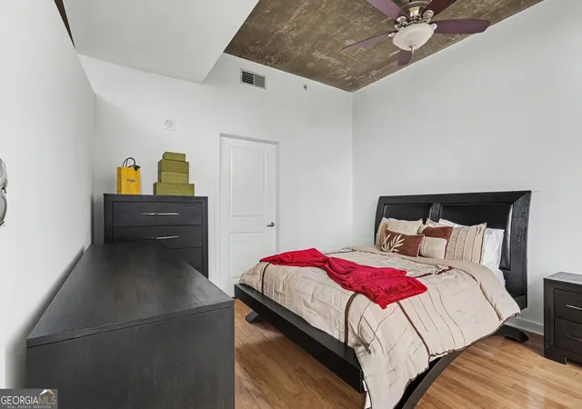Photo 3 of Condo for sale at 400 W Peachtree St Nw #1812, Atlanta, GA 30308 | MLS# 10825386 | Listing updated on 2026-09-23