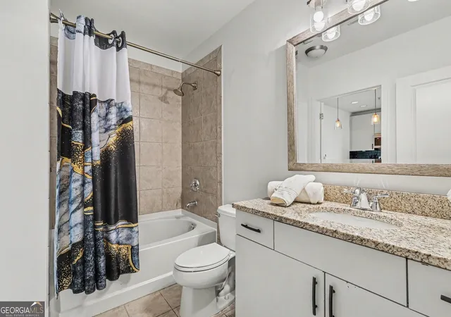Photo 3 of Condo for sale at 400 W Peachtree St Nw #1812, Atlanta, GA 30308 | MLS# 10825386 | Listing updated on 2026-09-23