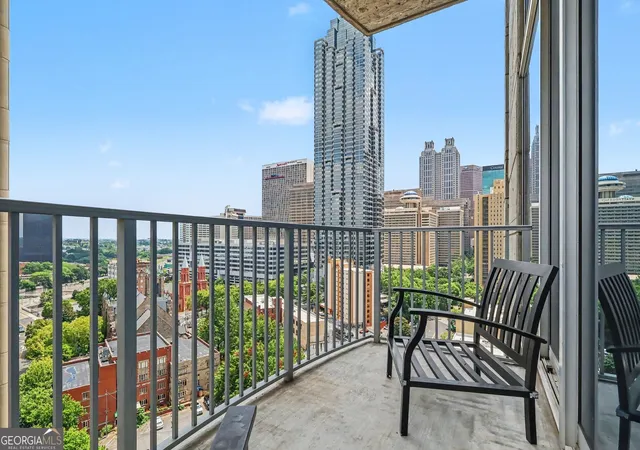 Photo 4 of Condo for sale at 400 W Peachtree St Nw #1812, Atlanta, GA 30308 | MLS# 10825386 | Listing updated on 2026-09-23