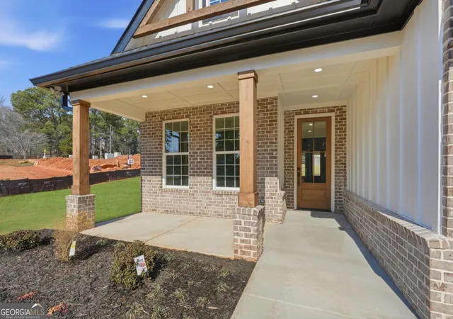 Photo 3 of Single family home for sale at 2322 Rockbridge Rd Sw, Stone Mountain, GA 30087 | MLS# 10689916 | Listing updated on 2026-08-30