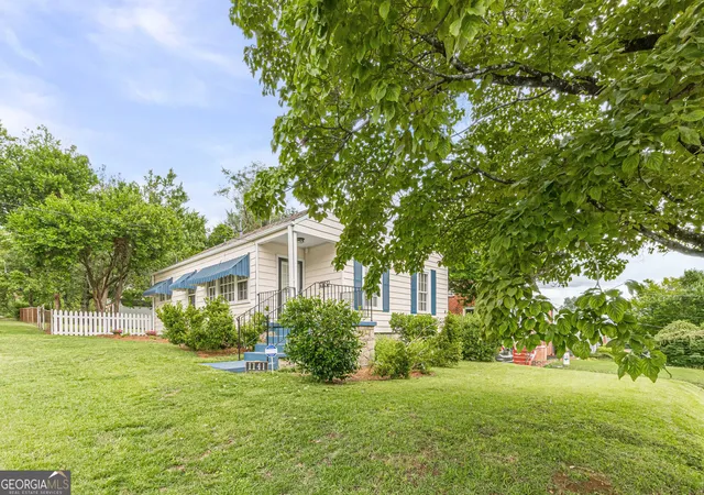 2nd image of 1141 Jefferson Ave, Atlanta, GA 30344 | MLS# 10807414