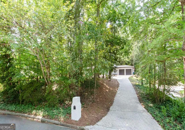 Photo 3 of Single family home for sale at 1460 Loch Lomond Trl Sw, Atlanta, GA 30331 | MLS# 10826182 | Listing updated on 2026-09-23