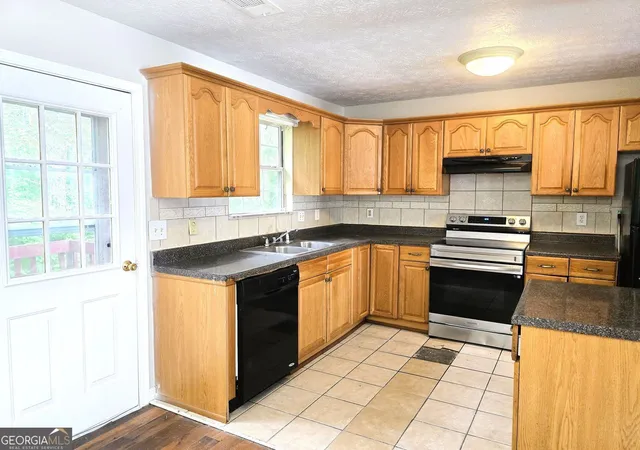 Photo 2 of Single family home for sale at 3163 Aberdeen Way, Lithonia, GA 30038 | MLS# 10770601 | Listing updated on 2026-07-30