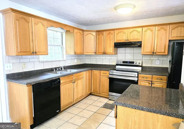Photo 3 of Single family home for sale at 3163 Aberdeen Way, Lithonia, GA 30038 | MLS# 10770601 | Listing updated on 2026-07-30