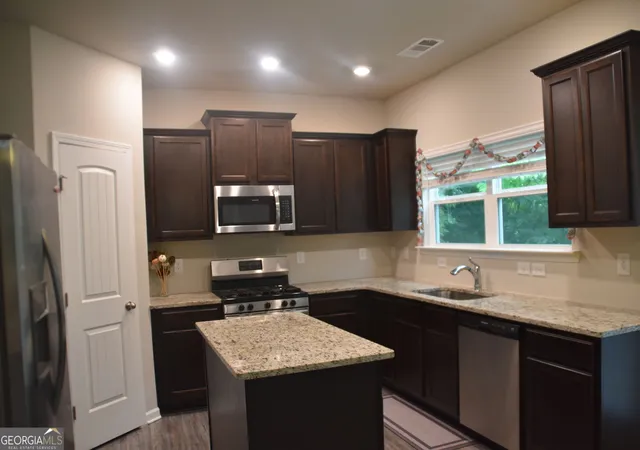 Photo 3 of Single family home for sale at 200 Mirage Dr, Dallas, GA 30157 | MLS# 10820757 | Listing updated on 2026-10-09