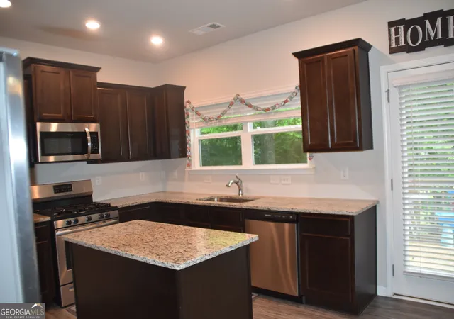 Photo 4 of Single family home for sale at 200 Mirage Dr, Dallas, GA 30157 | MLS# 10820757 | Listing updated on 2026-10-09