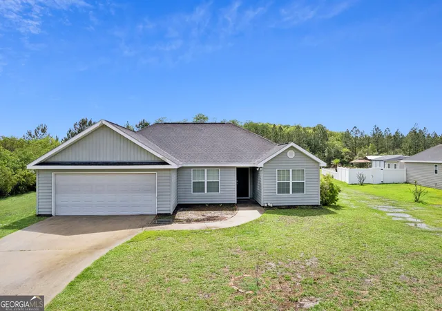 Homes for sale in Waynesville, GA | 472 Hawks Landing Dr, Waynesville, GA 31566 | MLS# 10768037