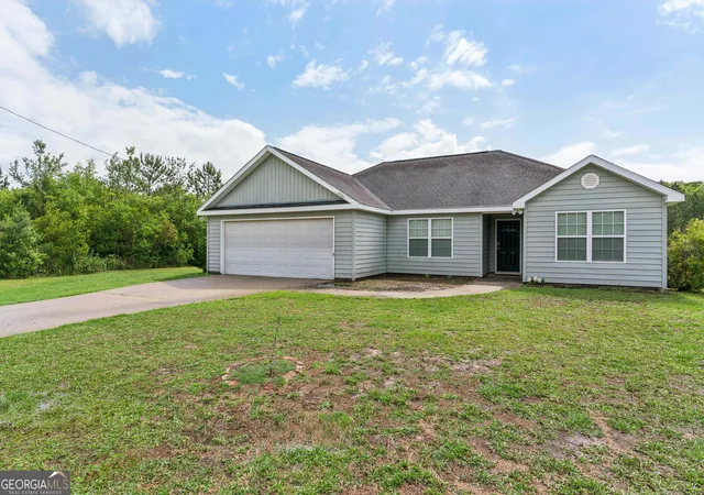 Homes for sale in Waynesville, GA | 472 Hawks Landing Dr, Waynesville, GA 31566 | MLS# 10768037
