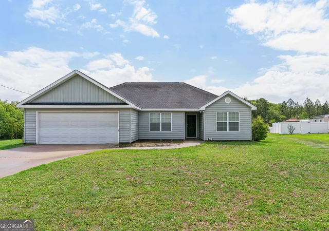 Homes for sale in Waynesville, GA | 472 Hawks Landing Dr, Waynesville, GA 31566 | MLS# 10768037