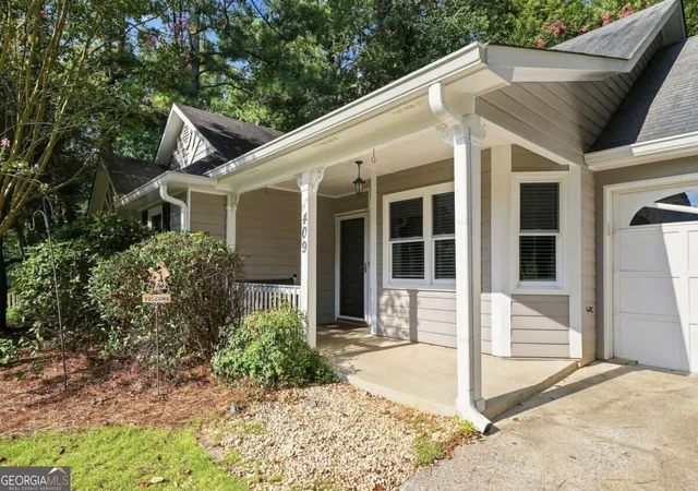 Photo 2 of Single family home for sale at 409 Rose Creek Pl, Woodstock, GA 30189 | MLS# 10831689 | Listing updated on 2026-09-07
