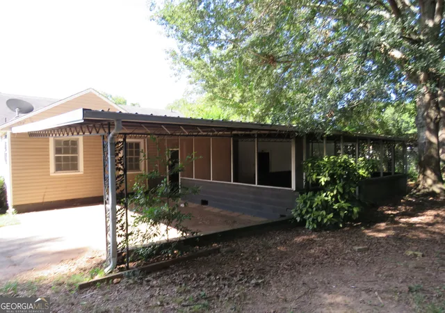 2nd image of 328 Taylor St, Barnesville, GA 30204 | MLS# 10828281