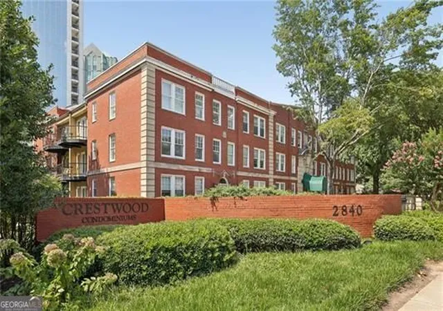 Listing Photo 2 - Condo for sale in building located at 2840 Peachtree Rd Nw, Atlanta, GA 30305 - Unit #410
