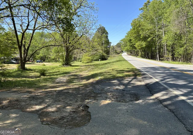 Photo 3 of Sale Pending at 5250 Hightower Trl, Oxford, GA 30054 | MLS# 10729038 | Listing updated on 2026-08-21