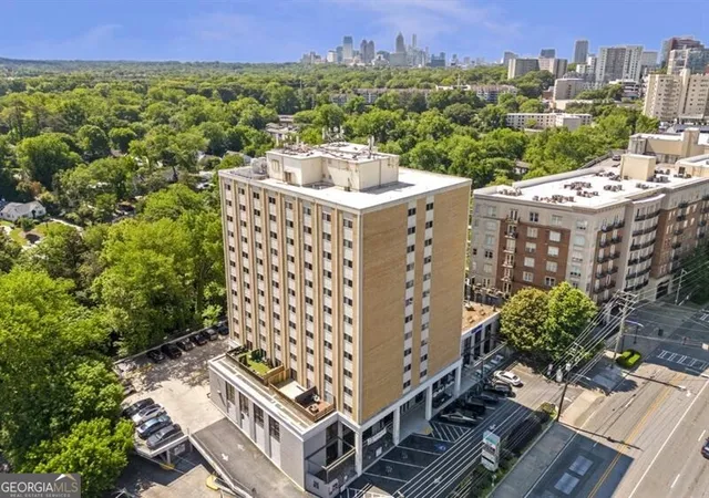 Listing Photo 2 - Condo for sale in building located at 2285 Peachtree Rd Ne, Atlanta, GA 30309 - Unit #703
