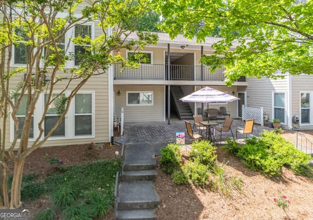 Homes for sale in Roswell, GA | 1103 Lake Pointe Cir, Roswell, GA 30075 | MLS# 10741174