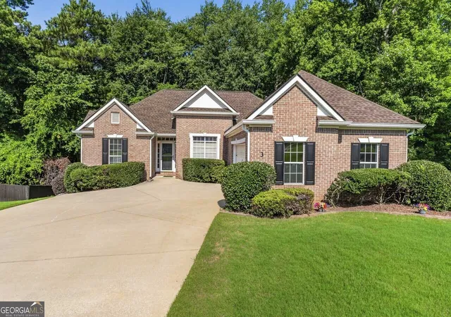 Homes for sale in Newnan, GA | 3 Kingsbrook Cvs, Newnan, GA 30265 | MLS# 10802733