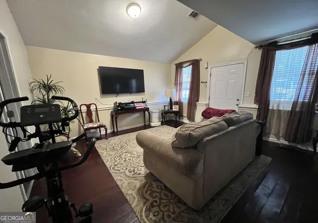Photo 3 of Sale Pending at 4004 Campbellton Rd Sw, Atlanta, GA 30331 | MLS# 10817916 | Listing updated on 2026-09-14