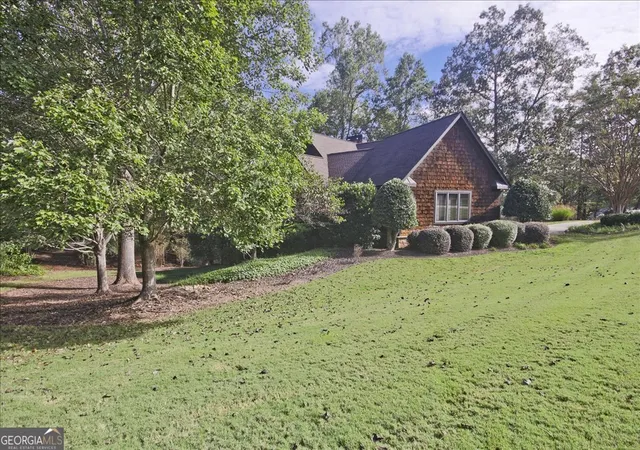 Photo 4 of Single family home for sale at 194 Edgewater Trl S, Toccoa, GA 30577 | MLS# 10618556 | Listing updated on 2026-09-21