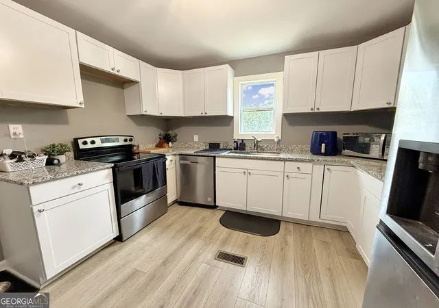 Photo 3 of Single family home for sale at 700 Smyrna Church Rd, Molena, GA 30258 | MLS# 10831211 | Listing updated on 2026-09-05