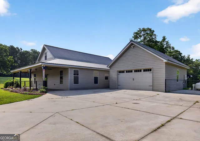 Photo 3 of Single family home for sale at 1723 Drew Allen Rd, Williamson, GA 30292 | MLS# 10813132 | Listing updated on 2026-08-20