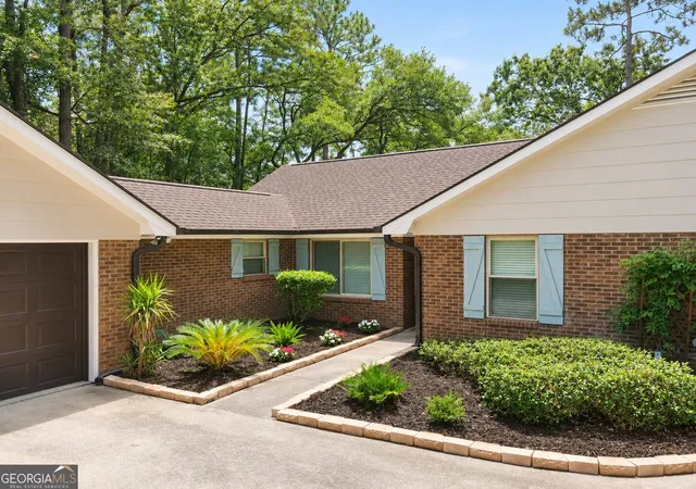 Photo 3 of Single family home for sale at 211 Cherokee Trl, Hinesville, GA 31313 | MLS# 10836413 | Listing updated on 2026-09-19