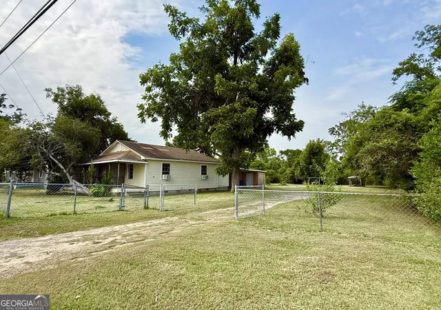 Photo 3 of Single family home for sale at 31 Currie St, Hazlehurst, GA 31539 | MLS# 10820884 | Listing updated on 2026-09-19