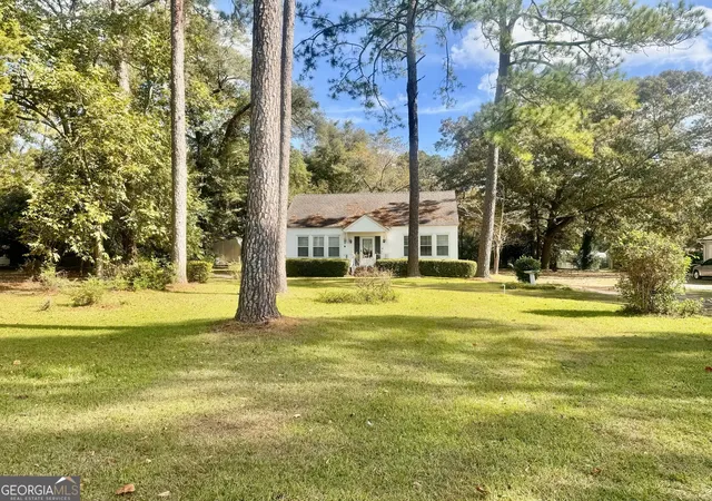 Single family home for sale at 425 S 3rd Street, Vienna, GA 31092 | MLS# 10405368 | Listing updated on 2025-03-06