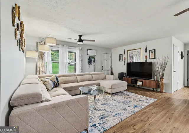 4th image of 4405 Hide A Way Dr, Austell, GA 30106 | MLS# 10830086