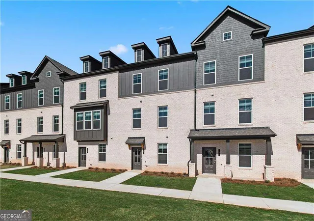 Photo 3 of Townhouse for sale at 2810 Daybreak Ln, Newnan, GA 30265 | MLS# 10825306 | Listing updated on 2026-10-03