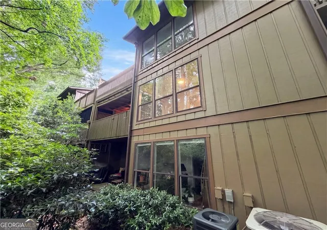 Listing Photo 2 - Condo for sale in building located at 1005 Dunbar Dr, Atlanta, GA 30338