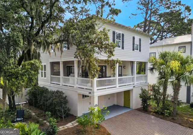 Photo 1 of Single family home for sale at 2 White Oak Ln, Tybee Island, GA 31328 | MLS# 10798318 | Listing updated on 2026-09-02