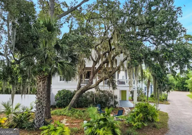 Photo 2 of Single family home for sale at 2 White Oak Ln, Tybee Island, GA 31328 | MLS# 10798318 | Listing updated on 2026-09-02