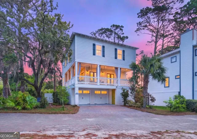 Photo 3 of Single family home for sale at 2 White Oak Ln, Tybee Island, GA 31328 | MLS# 10798318 | Listing updated on 2026-09-02