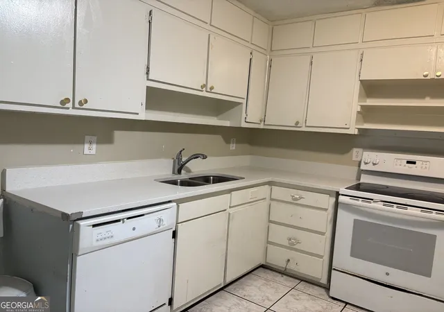 image of 8145 Attleboro Dr, Jonesboro, GA 30238 | MLS# 10761667