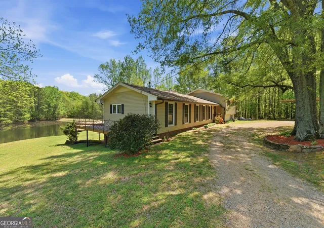 Homes for sale in Roopville, GA | 224 Old Franklin St, Roopville, GA 30170 | MLS# 10735777