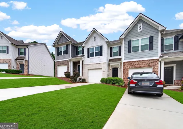 Photo 2 of Townhouse for sale at 5705 Union Pointe Dr, Union City, GA 30291 | MLS# 10781826 | Listing updated on 2026-06-28