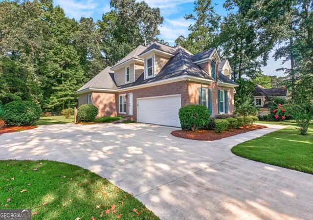 Photo 3 of Single family home for sale at 106 Fairways Dr, Warner Robins, GA 31088 | MLS# 10824836 | Listing updated on 2026-08-27