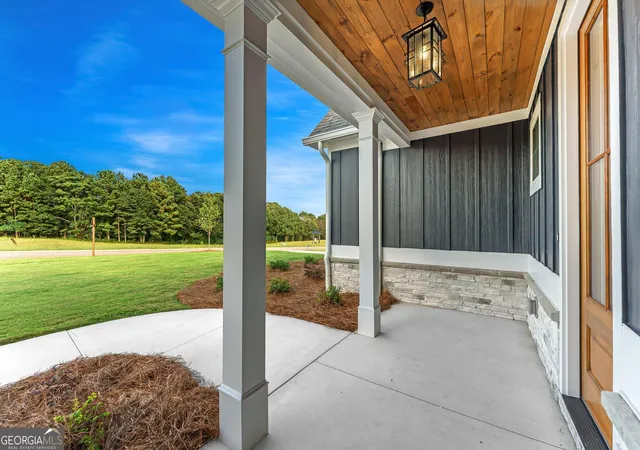 Photo 3 of Sale Pending at 78 South Pointe Dr, Hartwell, GA 30643 | MLS# 10612952 | Listing updated on 2026-01-12