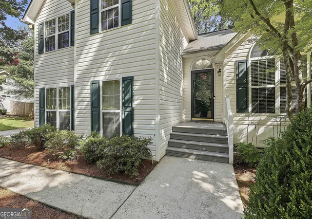 Photo 3 of Sale Pending at 225 Ivy Trace Blvd, Newnan, GA 30265 | MLS# 10810213 | Listing updated on 2026-09-01