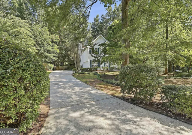 Photo 4 of Sale Pending at 225 Ivy Trace Blvd, Newnan, GA 30265 | MLS# 10810213 | Listing updated on 2026-09-01