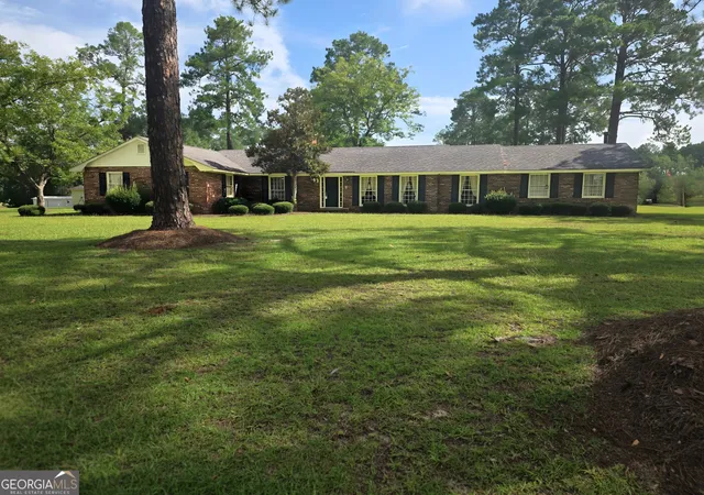 Photo 1 of Single family home for sale at 400 W Willow Lake Dr, Metter, GA 30439 | MLS# 10814017 | Listing updated on 2026-09-02