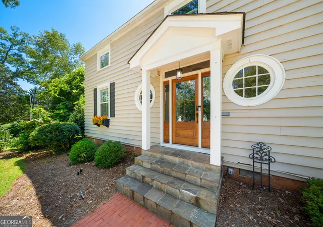 Photo 3 of Single family home for sale at 711 Maple Dr, Griffin, GA 30224 | MLS# 10831964 | Listing updated on 2026-09-11