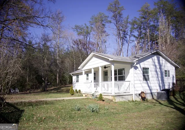 Photo 2 of Single family home for sale at 331 Blue Arrow Ln, Mineral Bluff, GA 30559 | MLS# 10731572 | Listing updated on 2026-05-06