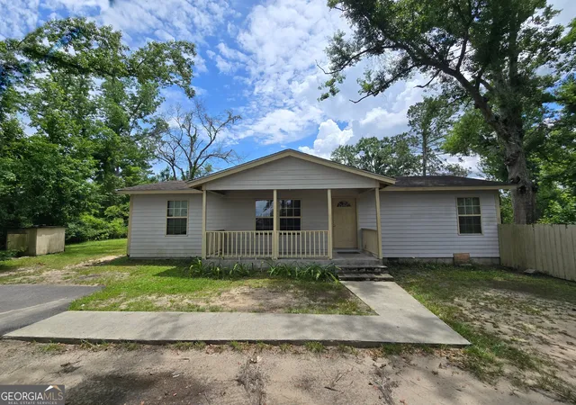 Homes for sale in Valdosta, GA | 2721 Dogwood Cir, Valdosta, GA 31602 | MLS# 10775818